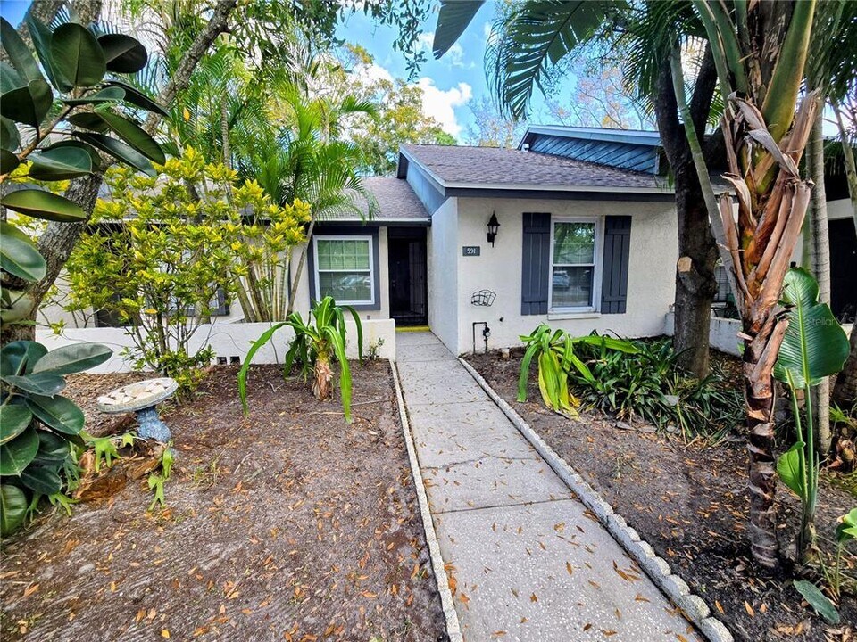 591 Capistrano Ct in Largo, FL - Building Photo