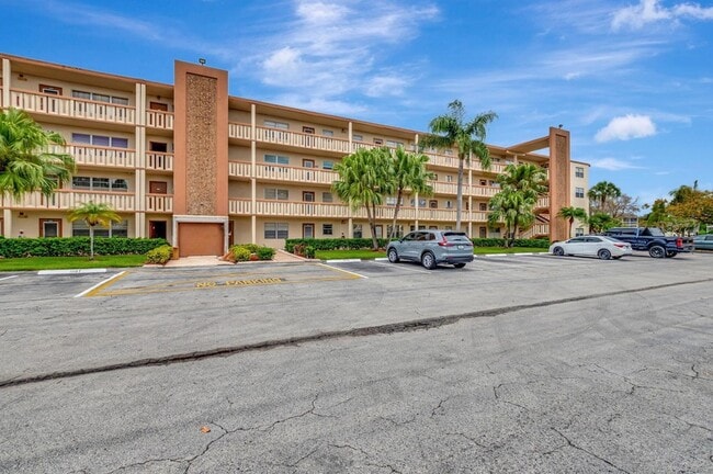 1004 Newcastle A in Boca Raton, FL - Building Photo - Building Photo