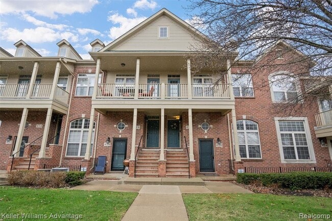 420 Old Pine Way in Walled Lake, MI - Building Photo - Building Photo