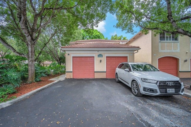 2498 Centergate Dr in Miramar, FL - Building Photo - Building Photo