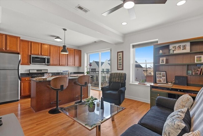 3741 N Milwaukee Ave in Chicago, IL - Building Photo - Building Photo