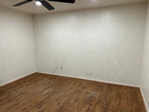 1025 W Terry St in Slaton, TX - Building Photo - Building Photo