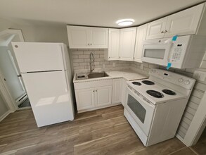 142 Washington St in Saratoga Springs, NY - Foto de edificio - Building Photo