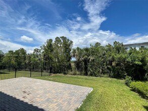 8951 Madrid Cir in Naples, FL - Foto de edificio - Building Photo