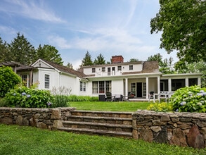 61 Old Litchfield Rd in Washington, CT - Foto de edificio - Building Photo