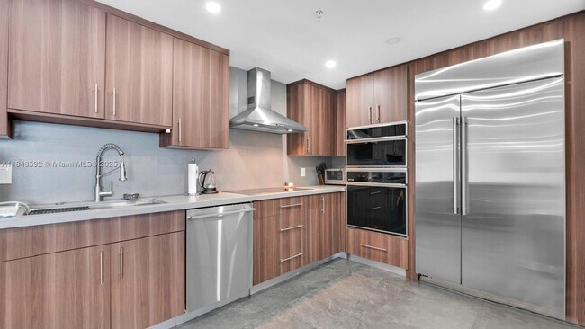 19400 Turnberry Way in Aventura, FL - Building Photo - Building Photo