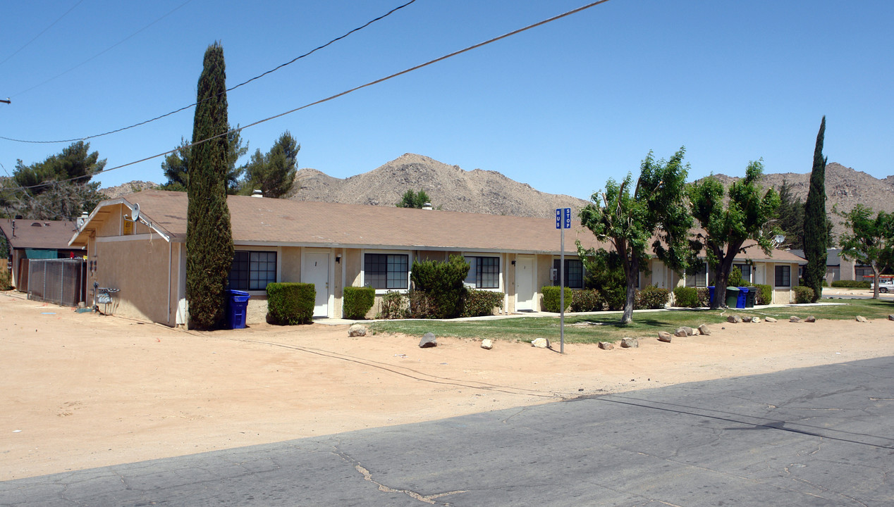 20280 Serrano Rd in Apple Valley, CA - Building Photo