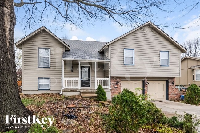 507 Belmont Dr in Raymore, MO - Building Photo - Building Photo