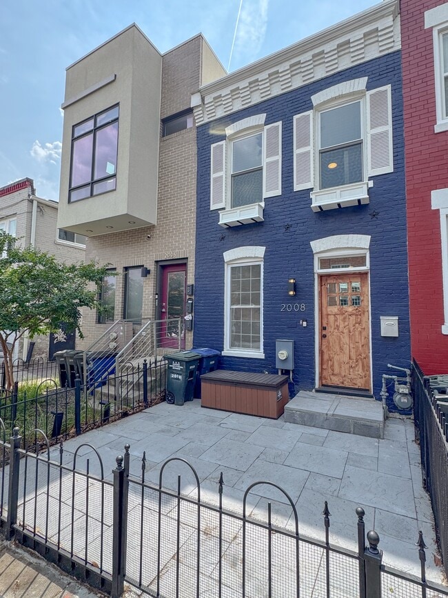 property at 2008 10th St NW