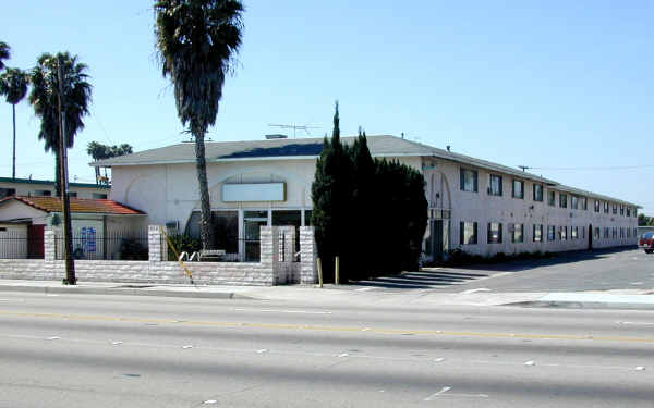 14041 Newland St in Westminster, CA - Building Photo