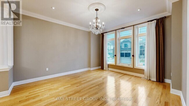 2352 Delnice Dr in Oakville, ON - Building Photo - Building Photo