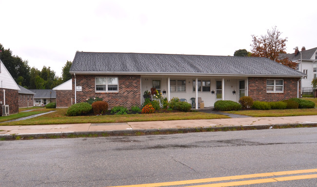 Cicia Manor in Derby, CT - Foto de edificio - Building Photo