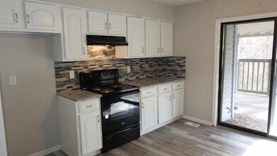 1813 Glenn Hendren Dr in Liberty, MO - Building Photo - Building Photo