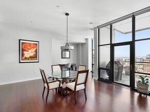 1025 NW Couch St, Unit 1414 in Portland, OR - Building Photo - Building Photo