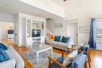 814 Helen Blvd in Port Bolivar, TX - Building Photo - Building Photo