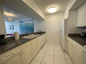17275 Collins Ave in Sunny Isles Beach, FL - Building Photo - Building Photo