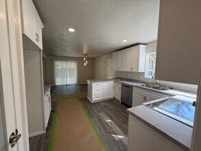 1716 Vicksburg St in Modesto, CA - Building Photo - Building Photo