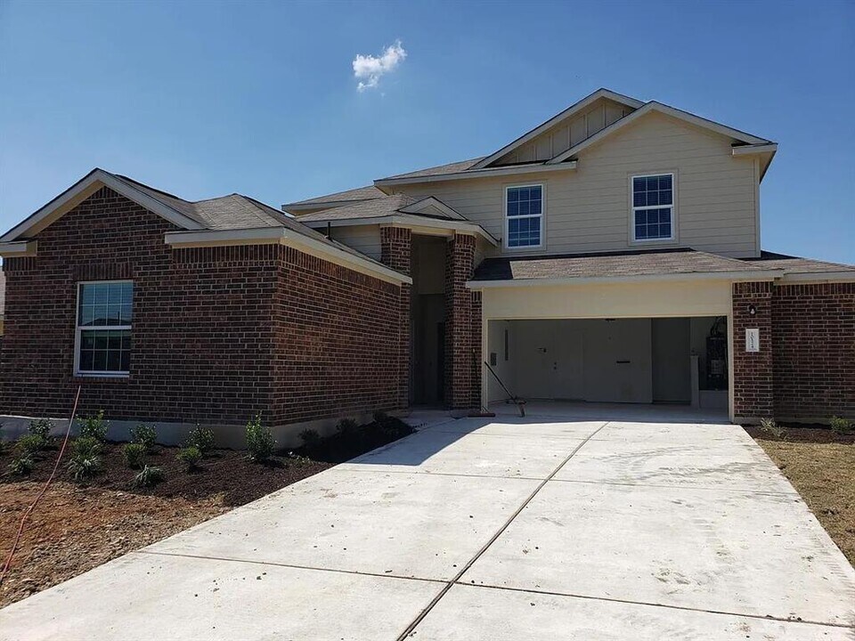 10524 Steinbeck Dr in Austin, TX - Building Photo
