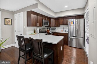 1461 Girard St NW in Washington, DC - Building Photo - Building Photo