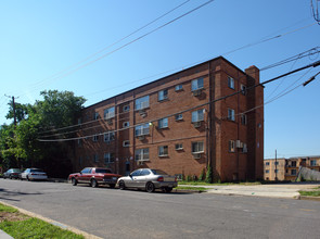 5005 Call Pl SE in Washington, DC - Building Photo - Building Photo