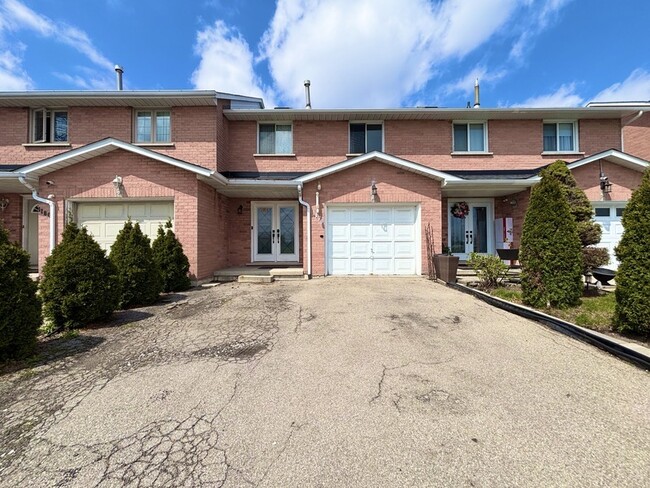 1178 Upper Wentworth St in Hamilton, ON - Building Photo - Building Photo