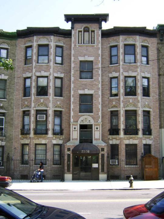 2338 University Ave in Bronx, NY - Building Photo