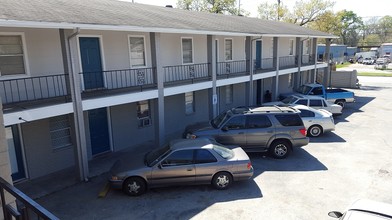 Tronewood Apartments in Houston, TX - Building Photo - Primary Photo