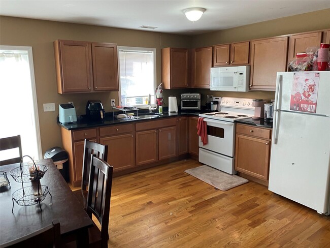 15 Big Meadow Ln in Poughkeepsie, NY - Building Photo - Building Photo