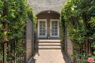 813 1/2 N Coronado St in Los Angeles, CA - Building Photo - Building Photo