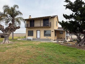 10608 S Zediker Ave in Parlier, CA - Building Photo