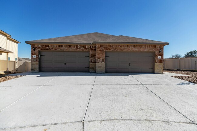 203 Kaspar Way in Canyon Lake, TX - Building Photo - Building Photo