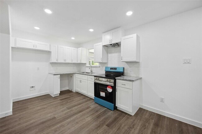 1056 North Ln in Houston, TX - Building Photo - Building Photo