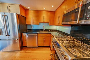 13 Buena Vista St, Unit 1 in Swampscott, MA - Building Photo