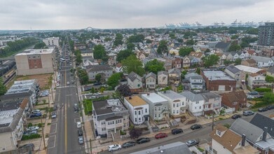 52 E 48th St in Bayonne, NJ - Building Photo - Building Photo