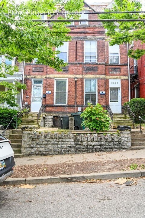 2361 W Clifton Ave in Cincinnati, OH - Building Photo