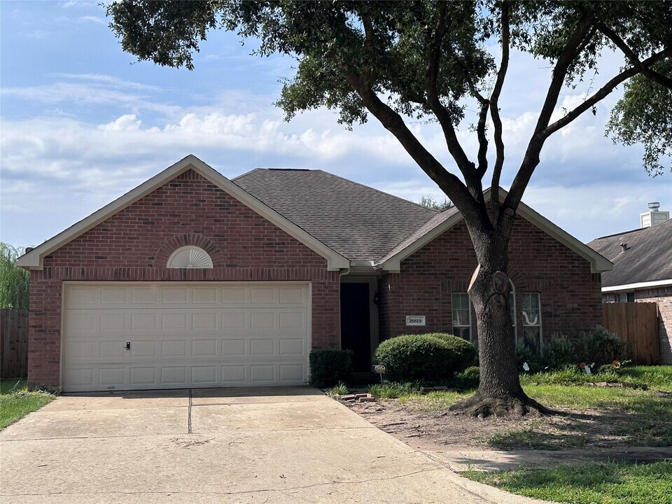 18819 Appletree Ridge Rd in Houston, TX - Building Photo