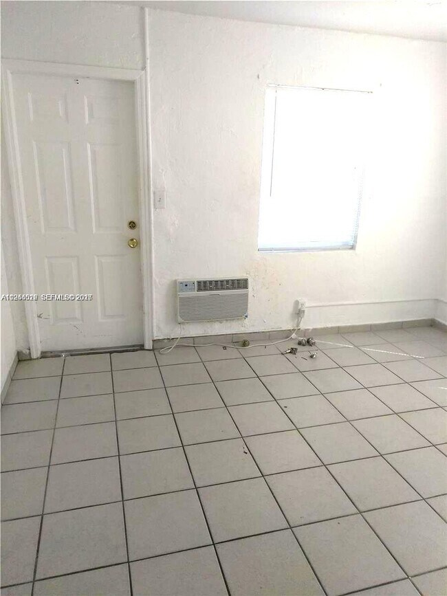 539 NW 1st Ave in Hallandale Beach, FL - Building Photo - Building Photo