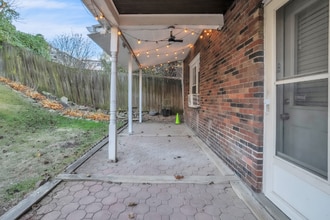 1644 McFarland Rd in Pittsburgh, PA - Foto de edificio - Building Photo