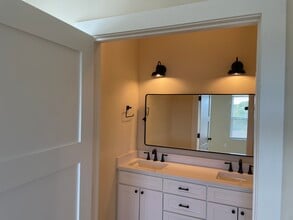 411 N Holland St in Bellville, TX - Building Photo - Building Photo