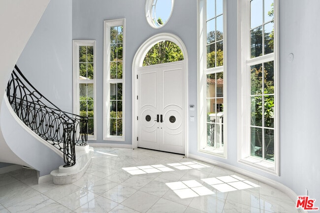 1357 Schuyler Rd in Beverly Hills, CA - Building Photo - Building Photo