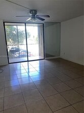 8635 NW 8th St in Miami, FL - Building Photo - Building Photo
