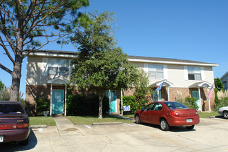 1313-1319 Redwood Ln in Gulf Breeze, FL - Building Photo - Building Photo