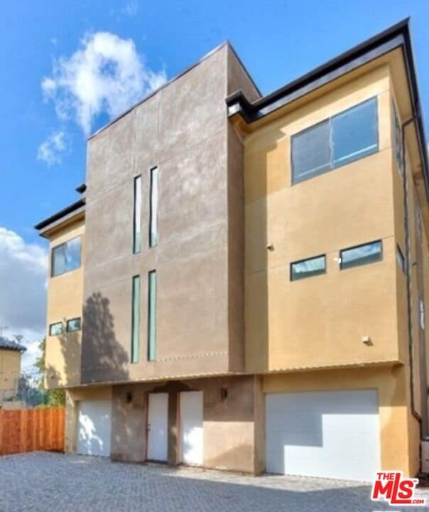 6007 1/2 Barton Ave in Los Angeles, CA - Building Photo - Building Photo