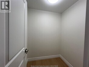 348 Campbell Ave in Windsor, ON - Building Photo - Building Photo