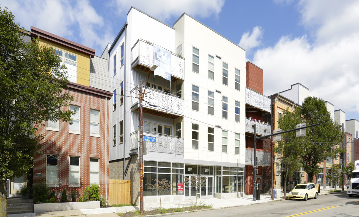 Square View Apartments in Pittsburgh, PA - Building Photo