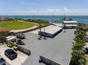 3590 S Atlantic Ave in Cocoa Beach, FL - Foto de edificio - Building Photo