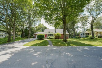 70 Oakridge Rd in Waterbury, CT - Building Photo - Building Photo