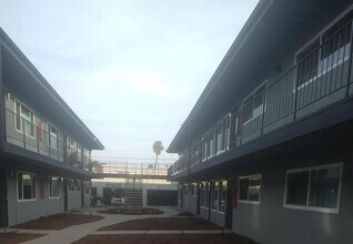 5560 Ackerfield Ave in Long Beach, CA - Building Photo - Building Photo