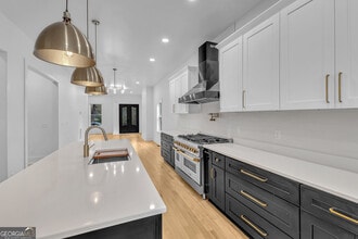 2361 Lynn Iris Dr in Decatur, GA - Building Photo - Building Photo