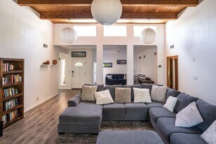 9316 Tanoan Dr NE in Albuquerque, NM - Building Photo